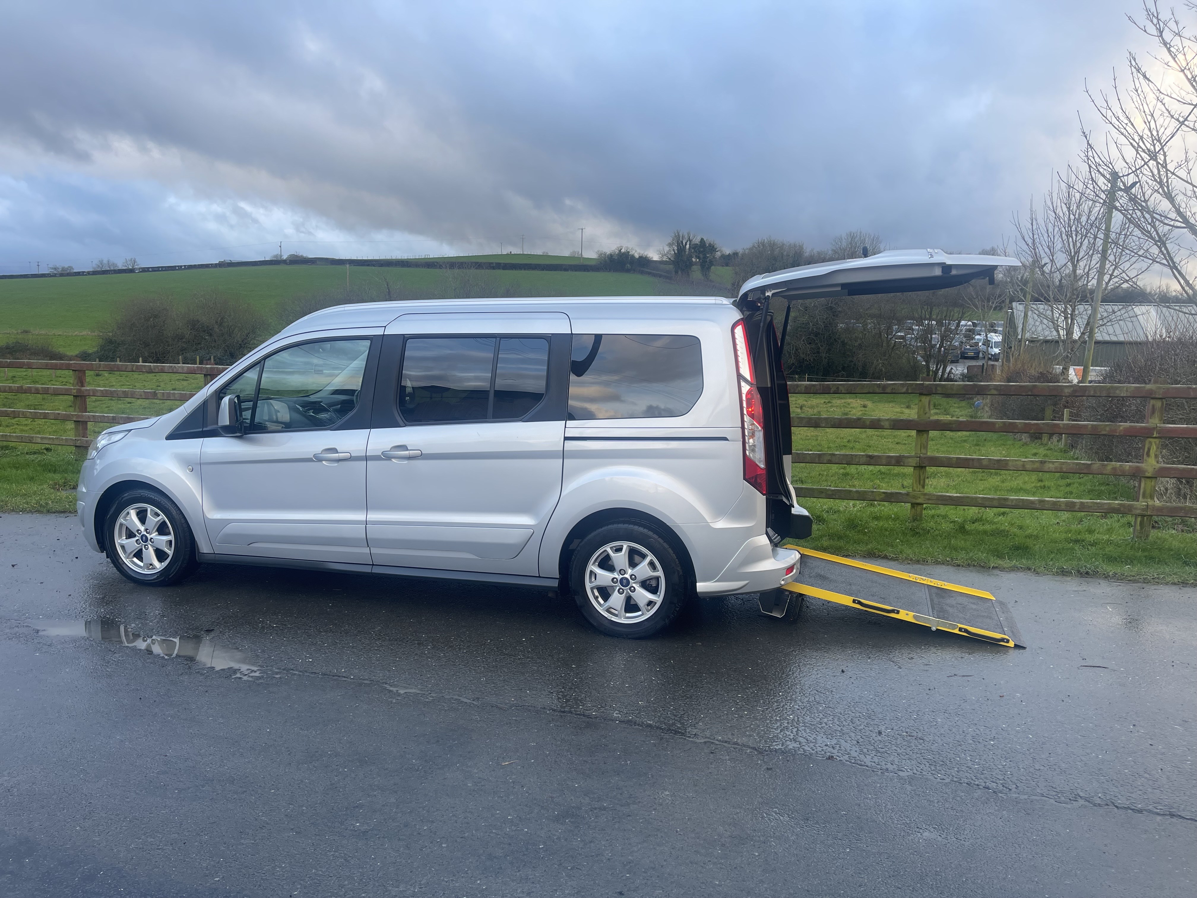 Ford TOURNEO CONNECT GR TNIUM TDCIA